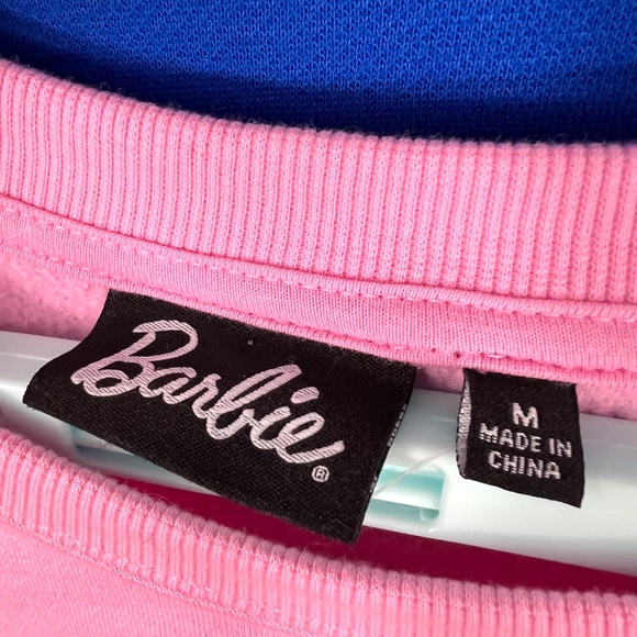 NWT🤩 |•BARBIE•| Adorable Pink Sweatshirt Size Medium - Picture 3 of 9